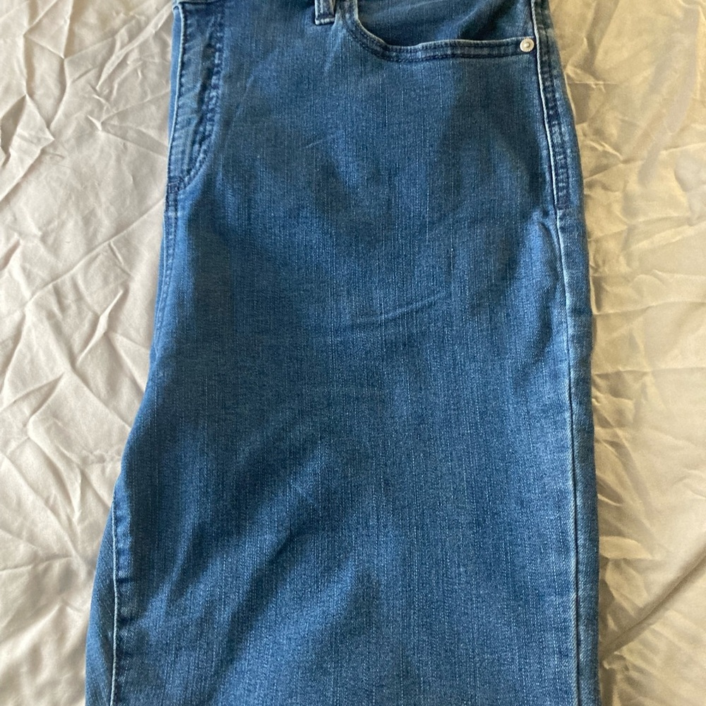 Stylish Blue Women's Jeans - Picture 3 of 4